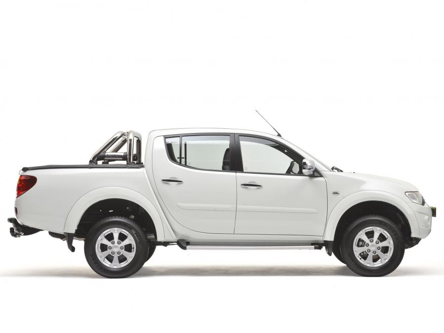  Mitsubishi Triton Double Cab 2013 года  (ZA) (фото 6 из 12)